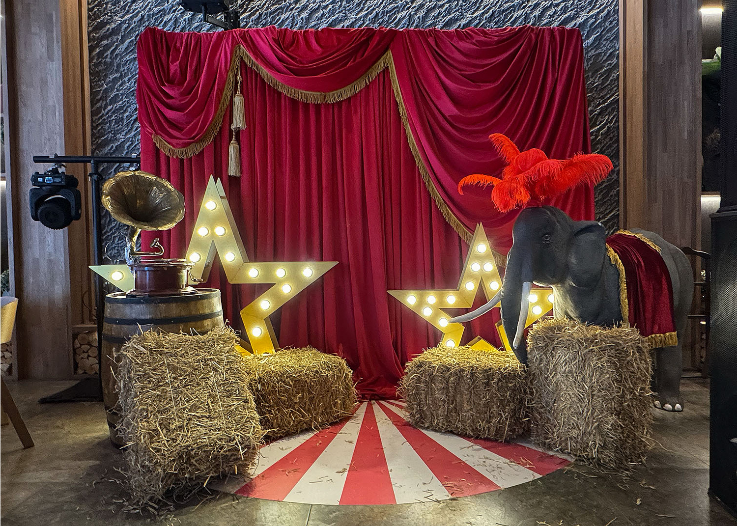 Фотозона «Старый цирк»